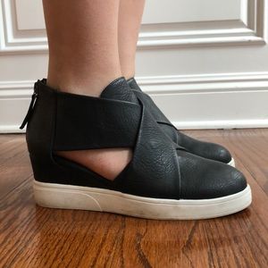 D&G size 9 wedge Booties